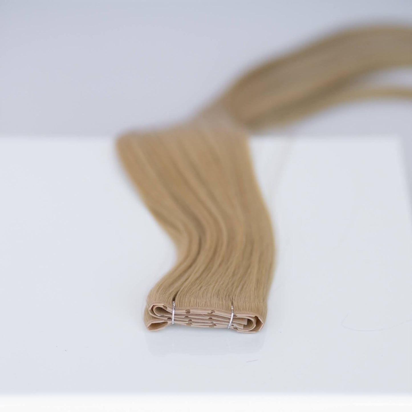 Butterfly Weft 20" 60g Pro Blend - #17 Chardonnay Blonde