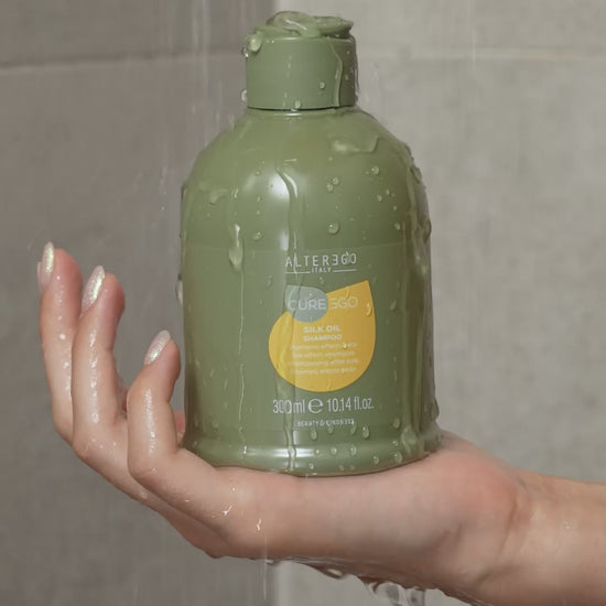 CurEgo Silk Oil brand video — model applying Blend Oil treatment by Alter Ego Italy